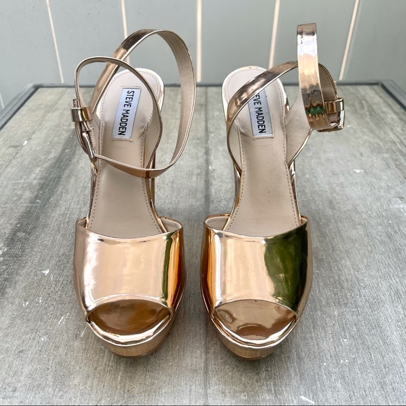 STEVE MADDEN Rose Gold Patent Leather Heels - Picture 4 of 7